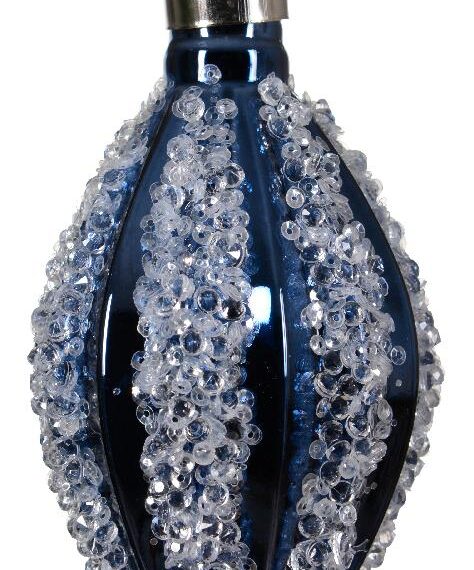 Χριστουγεννιάτικο στολίδι σε χρώμα μπλε βαθύ κωνικού σχήματος. Σειρές από διάφανες πούλιες εναλλάσσονται κάθετα με σειρές όπου το χρώμα του στολιδιού είναι ορατό.