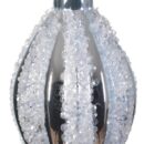 Χριστουγεννιάτικο στολίδι σε χρώμα ασημί κωνικού σχήματος. Σειρές από διάφανες πούλιες εναλλάσσονται κάθετα με σειρές όπου το χρώμα του στολιδιού είναι ορατό.