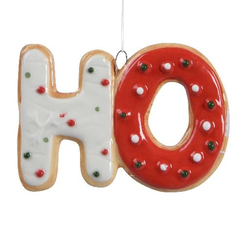 Στολίδι που σχηματίζει H + O. Μοιάζει με δύο μπισκότα ενωμένα μεταξύ τους. Το H έχει άσπρο γλάσσο και κόκκινες και πράσινες λεπτομέρειες. Το O έχει κόκκινο γλάσο και πράσινες και άσπρες λεπτομέρειες.