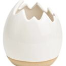 Κρεμ πασχαλινό γλαστράκι σε σχήμα αυγού σπασμένο στο πάνω μέρος όπου μπορείτε να το χρησιμοποιήσετε και ως μπολάκι για σοκολατάκια ή οτιδήποτε άλλο επιθυμήτε .  Έχει  διάσταση 11x12x11 εκ. . Το διαθέτουμε και σε βεραμάν