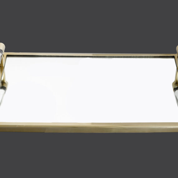 Χρυσός παραλληλόγραμμος μεταλλικός δίσκος με καθρέφτη και λεπτομέρια στο χερούλι plexi glass. Βάρος: 2,5kg Διάσταση: 42 × 30 cm