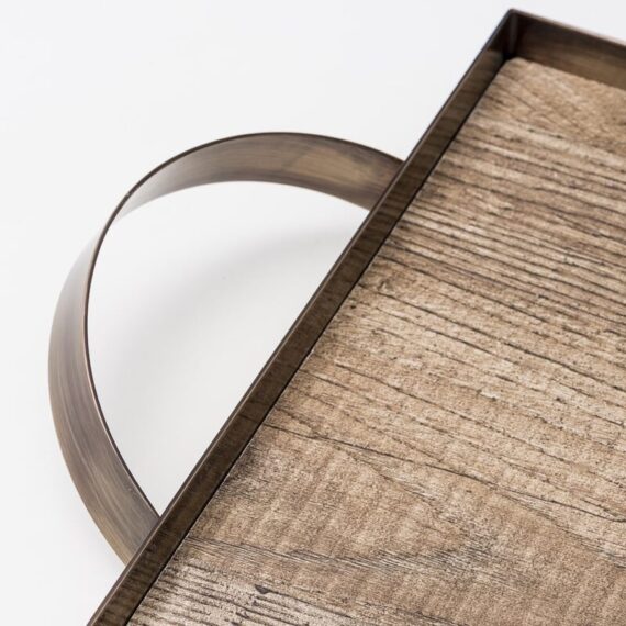 Ένας υπέροχος ξύλινος δίσκος με μπρονζέ πλαίσιο και χεράκια που παντρεύει το μοντέρνο και το vintage! Ελληνικής κατασκευής Εξαιρετική ποιότητα 52x30cm