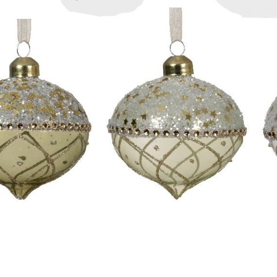 Σετ 3 τμχ χριστουγεννιάτικο ημιδιαφανές γυάλινο στολίδι σε τρία χρώματα λευκό, εκρού και σαμπανί . Έχει διακόσμηση με ασημί γκλίτερ , χρυσά αστεράκια , χρυσές πούλιες και χρυσή χρυσόσκονη σε σχήμα ρόμβου. Είναι διαθέσιμο και σε μπάλα Διάμετρος  8εκ.