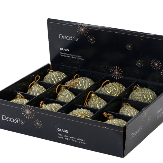 Σετ 12 τμχ χριστουγεννιάτικο χρυσό-λαδί στολίδι σε 3 σχέδια 4 στολίδια σε σχήμα ρόμβου με κάθετες γραμμές από χρυσές πούλιες 4 στολίδια σε σχήμα μπάλας με κάθετες γραμμές από χρυσές πούλιες 4 στολίδια σε κωνικό σχήμα με κάθετες γραμμές από χρυσές πούλιες Διάμετρος 8εκ.