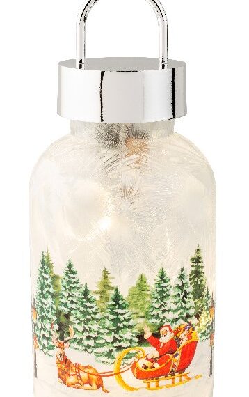 Χριστουγεννιάτικο φωτιζόμενο φαναράκι με τον Άγιο Βασίλη στο έλκηθρο του να μας χαιρετάει. Π΄σω του υπάρχουν πολλά χιονισμένα έλατα. Είναι διαθέσιμο και με χιονάνθρωπο. Είναι διαθέσιμο και με κοκκινολάιμη. Φωτάκια LED σε ζεστή λευκή απόχρωση ημέρας. Διάμετρος: 10cm. Ύψος:23cm