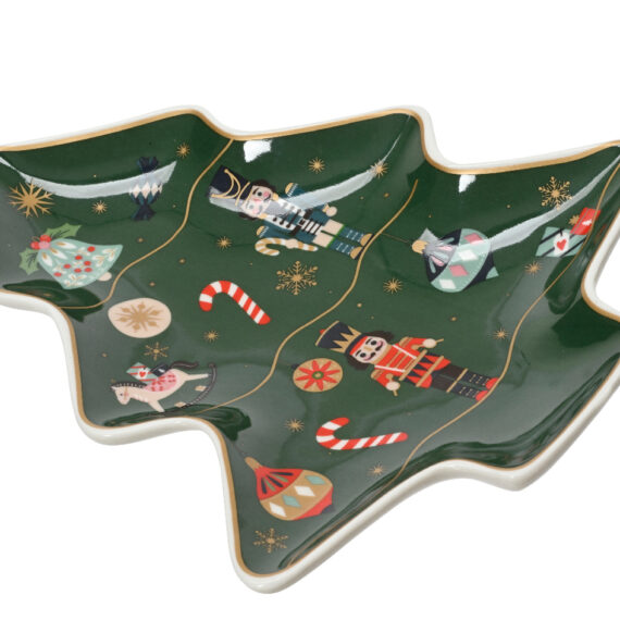 Χριστουγεννιάτικη πορσελάνινη πιατέλα σε σχήμα χριστουγεννιάτικου πράσινου δέντρου με καρυοθραύστες,μπαλες,καμπανούλες,δώρα,αλογάκια και καραμέλες για στολίδια. 17,5  x 21,5 x 2,3cm