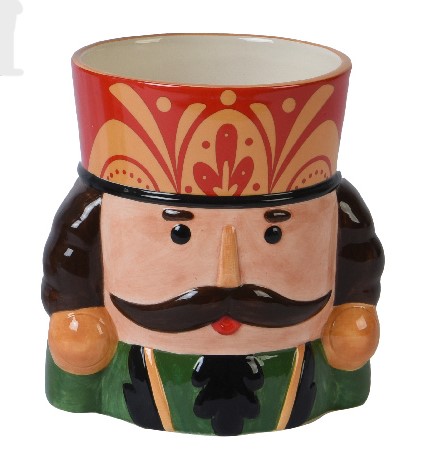 Κασπώ Καρυοθραύστη σε πράσινη αποχρώση και κόκκινο καπέλο. Πολλαπλής χρήσης 15,5 x 12,5 x 15cm.