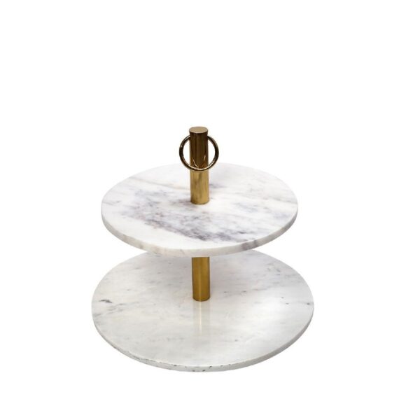 Αναδείξτε τα γλυκά και τα εδέσματά σας με την κομψότητα του λευκού μαρμάρου και τη λάμψη της χρυσής-μπρονζέ βάσης. Η γλυκιέρα δύο επιπέδων είναι ιδανική για την παρουσίαση cupcakes, macarons, φρούτων ή αλμυρών μεζέδων, προσφέροντας πρακτικότητα και αισθητική στο τραπέζι σας. Η στιβαρή κατασκευή και η κομψή χειρολαβή στο πάνω μέρος εξασφαλίζουν άνετη μεταφορά, ενώ ο διαχρονικός σχεδιασμός της ταιριάζει απόλυτα τόσο σε καθημερινές συγκεντρώσεις όσο και σε πιο επίσημα καλέσματα. Ένα κομμάτι που συνδυάζει την πολυτέλεια με την πρακτικότητα, χαρίζοντας στυλ σε κάθε περίσταση.